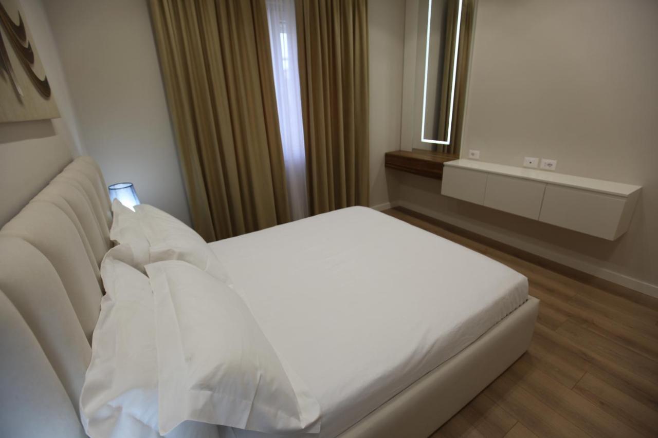 Arkle Apartment 1 Tirana Buitenkant foto